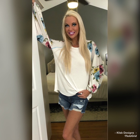 🌺Stunning White Waffle Knit Balloon Sleeve Top! - Picture 3 of 8